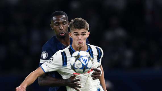Champions, Dea sotto 2-0 a Parigi: Marquinhos e Kvaratskhelia puniscono, Carnesecchi para un rigore