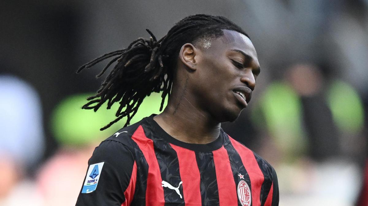 Leao tentato dalle sirene di Anfield: il Liverpool lo punta per il dopo Salah, ma il Milan chiede 100 Mln