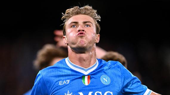 Napoli, rimonta da capolista: Hojlund e Anguissa firmano il 2-1 sul Genoa
