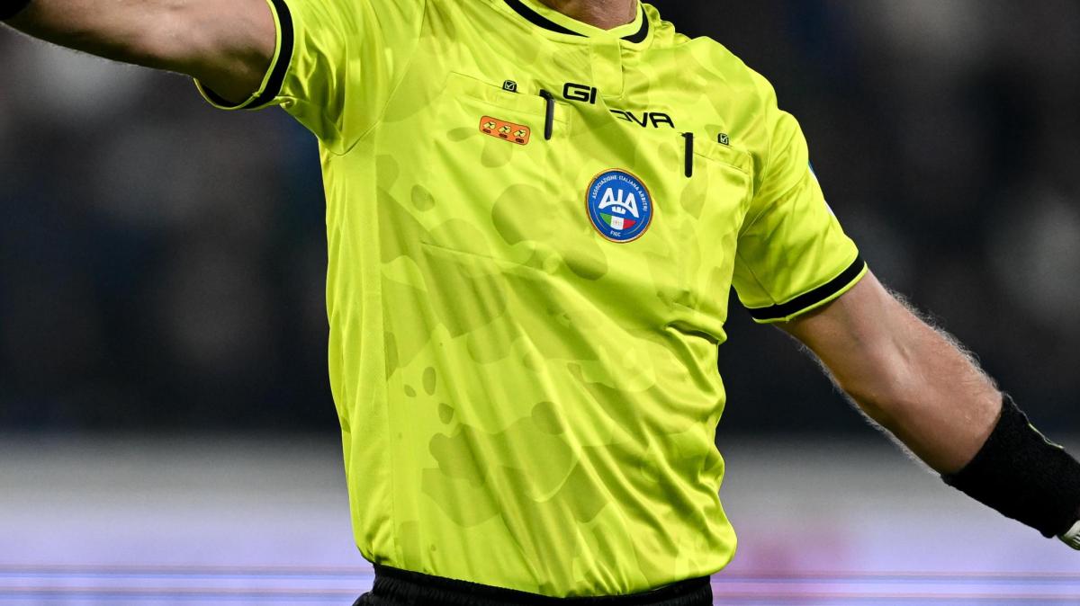 Giugliano-AtalantaU23 arbitra Rispoli di Locri