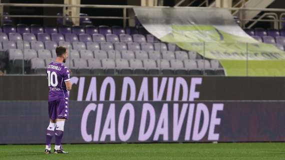Fiorentina e Roma ferme sullo 0-0 al 45'. Le emozioni arrivano dal ricordo di Davide Astori