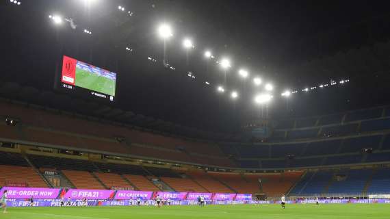 Inter-Milan, affollamento di tifosi fuori dallo stadio