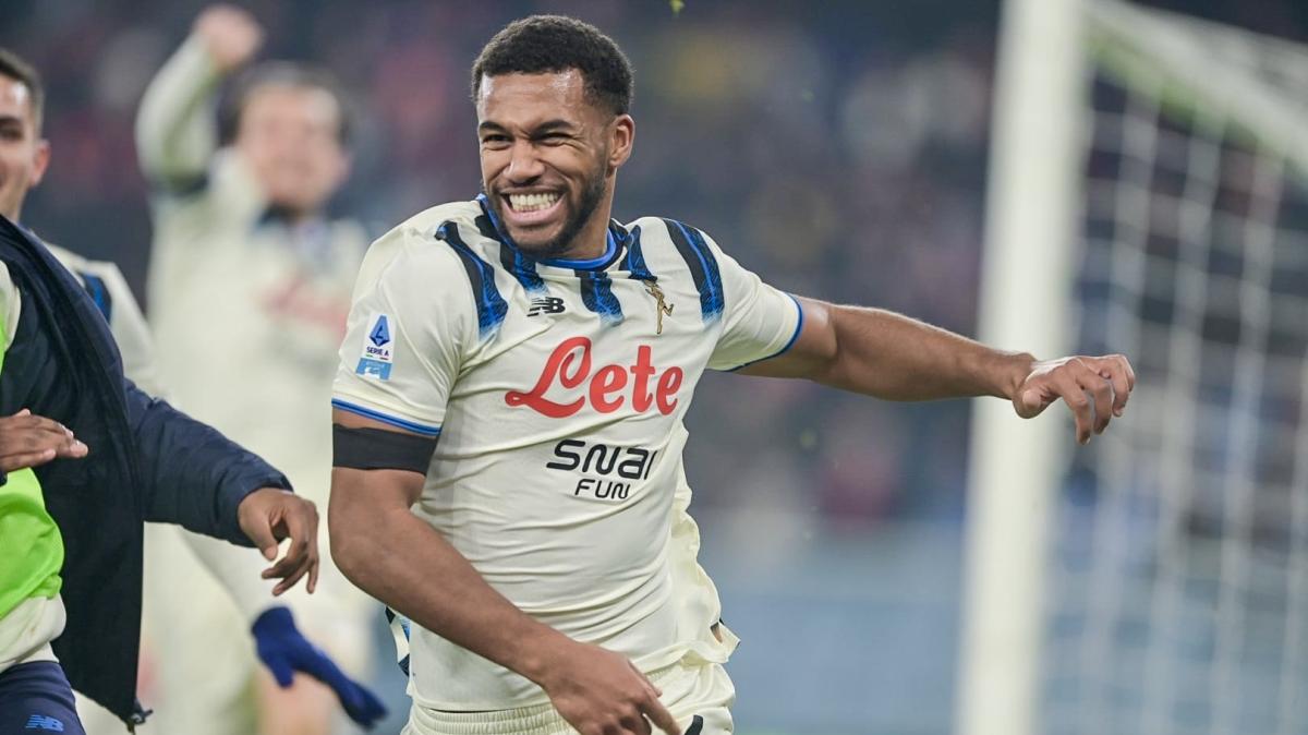 Hien all'ultimo respiro: la Dea espugna Marassi al 94', ma che fatica contro il Grifone in dieci