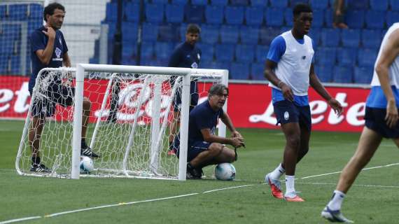 FOTO - Juric guida l’allenamento a porte aperte: la dedizione del tecnico negli scatti esclusivi