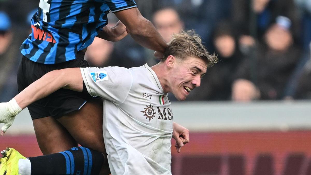 Il Napoli piange a Bergamo, ma la moviola spegne le polemiche: "Hojlund fa sfondamento da basket"