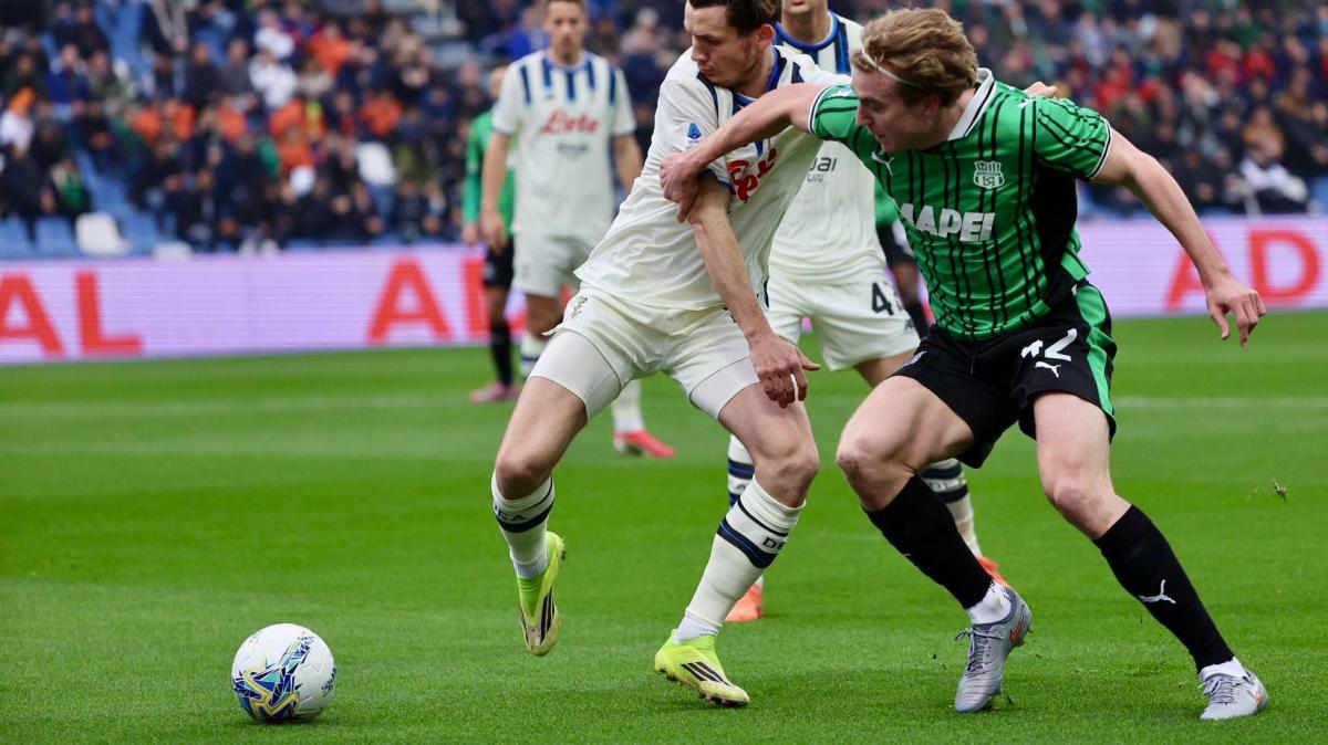 Il Sassuolo in dieci resiste e punge: Koné firma il vantaggio sull'Atalanta al 45'