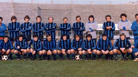 L&#039;Atalanta neopromossa, 1977/1978: Festa &egrave; il quarto giocatore accosciato da destra