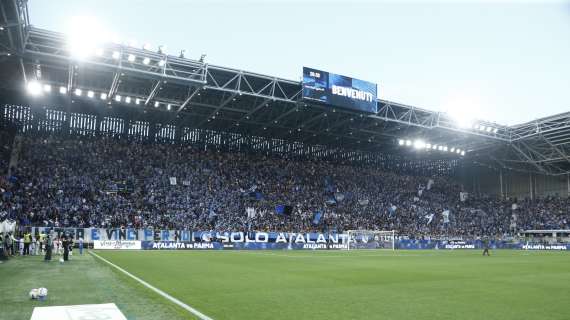 Giudice sportivo, multata la Dea per lancio di bicchieri e aste di bandiere in campo