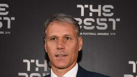 Milan, Van Basten sul palco si rivolge a Camarda: "Hai un grande futuro davanti a te"