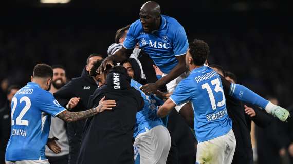 Napoli, che prestazione contro la capolista: ora anche Conte (finalmente) apre allo Scudetto