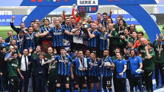 VIDEO - Inter, la festa scudetto: il momento della premiazione