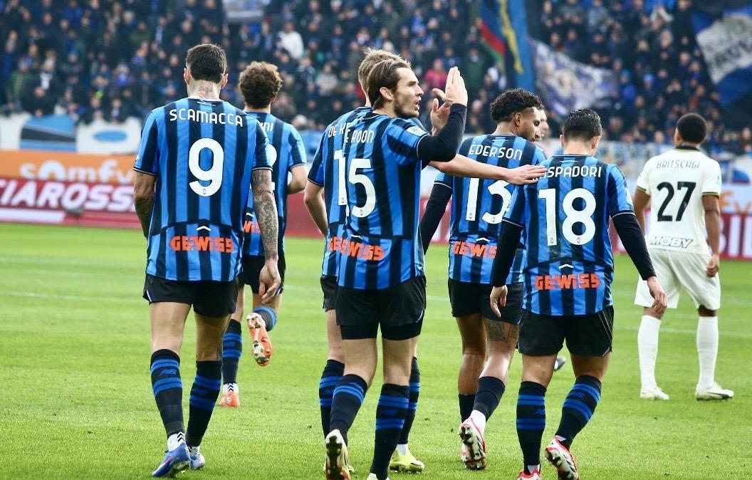 Dea devastante, il Parma affonda: 4-0 show alla New Balance Arena. Scamacca e De Roon aprono, Krstovic e Raspadori chiudono