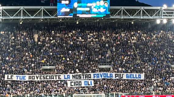 FOTO - "Le tue rovesciate la nostra favola più bella": l'emozionante omaggio della Curva Nord per Oliviero Garlini