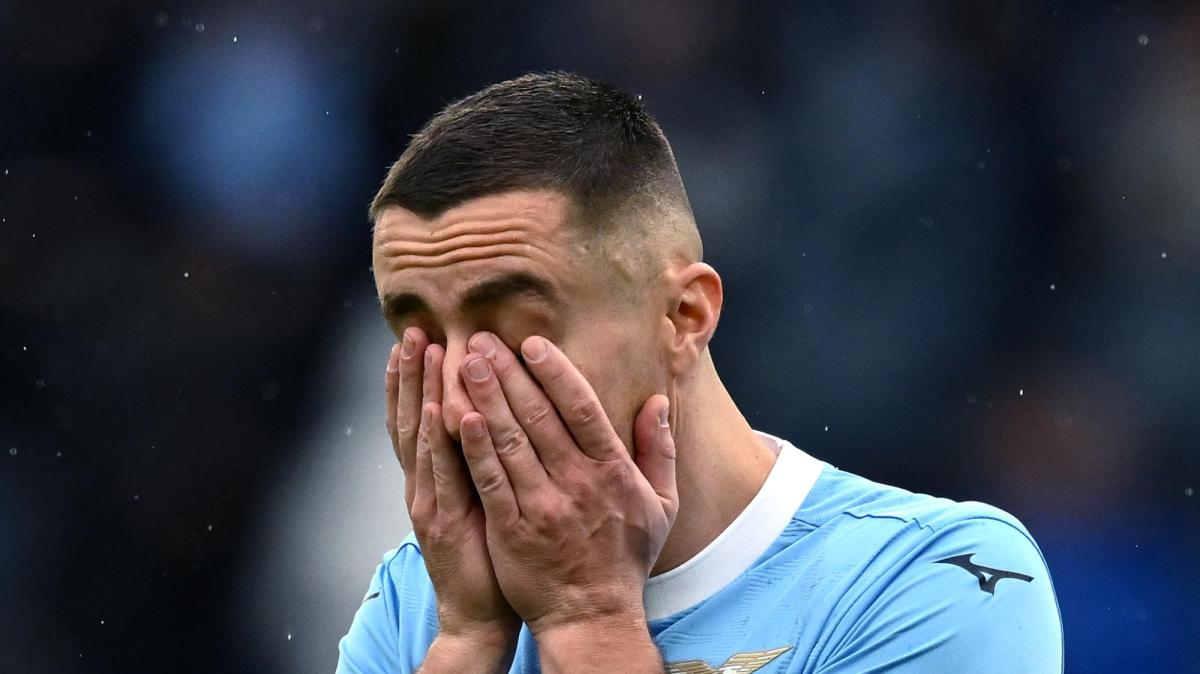 Lazio, Marusic festeggia 341 presenze ma lancia l’appello ai tifosi: "Ci mancate"