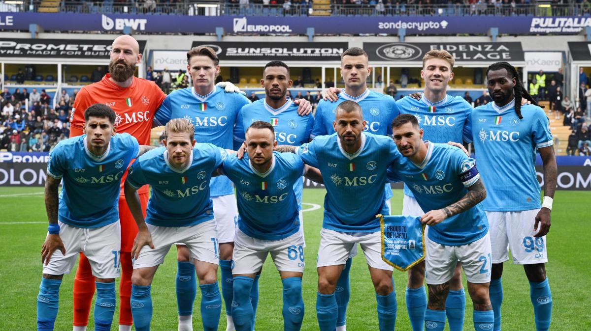 Napoli con la Lazio per non mollare lo scudetto. Calcio d'inizio ore 18