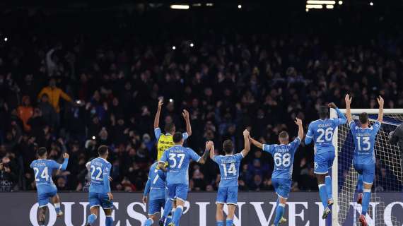 Il Napoli travolge la Lazio, poker e testa della classifica in solitario