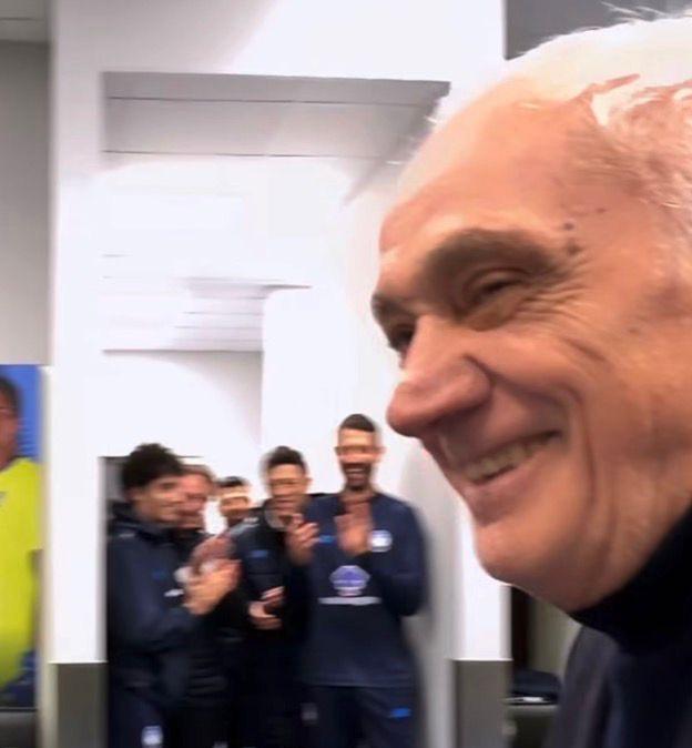 FOTOGALLERY - Estasi Dea, Percassi in spogliatoio: l'abbraccio alla squadra dopo il trionfo