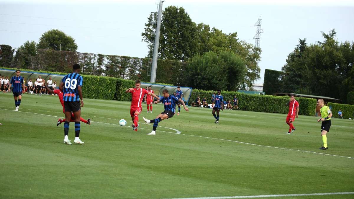 Monza avanti all’intervallo: Birindelli castiga l’Atalanta, nerazzurri imprecisi sotto porta