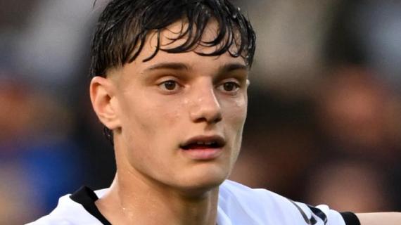 Liverpool, incubo Leoni: esordio amaro e infortunio grave per il difensore italiano