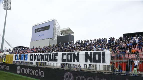 L'omaggio della curva atalantina a Monza per Riccardo Claris: "Ovunque con noi"