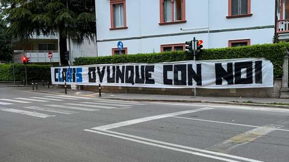 "Claris ovunque con noi": lo striscione emoziona Bergamo