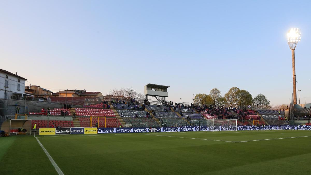 La paura di perdere congela lo Zini: Cremonese e Genoa non si fanno male, ma la traversa trema nel recupero
