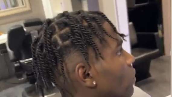 FOTO - Restyling look per Okoli, nuove treccine alla Leao dallo stesso Hair stylist di Zapata