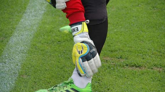 Calcio belga in lutto: il portiere 25enne Espeel para un rigore e poi collassa a terra