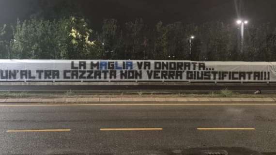 Striscione durissimo dei tifosi atalantini verso Lookman: "Un’altra ca***ta non verrà giustificata"