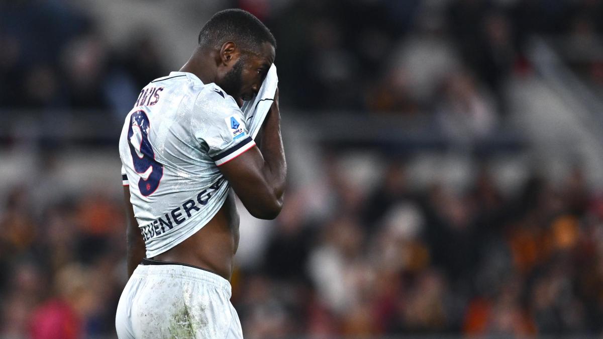 Vergogna a Cagliari: Davis denuncia insulti razzisti da Dossena, il calcio italiano sprofonda nel fango