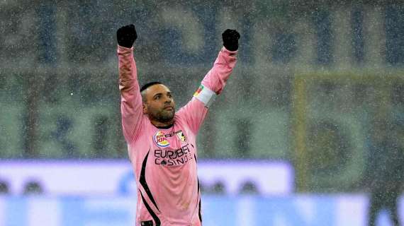 Fabrizio Miccoli in forma strepitosa festeggia dopo la tripletta segnata all&#039;Inter.