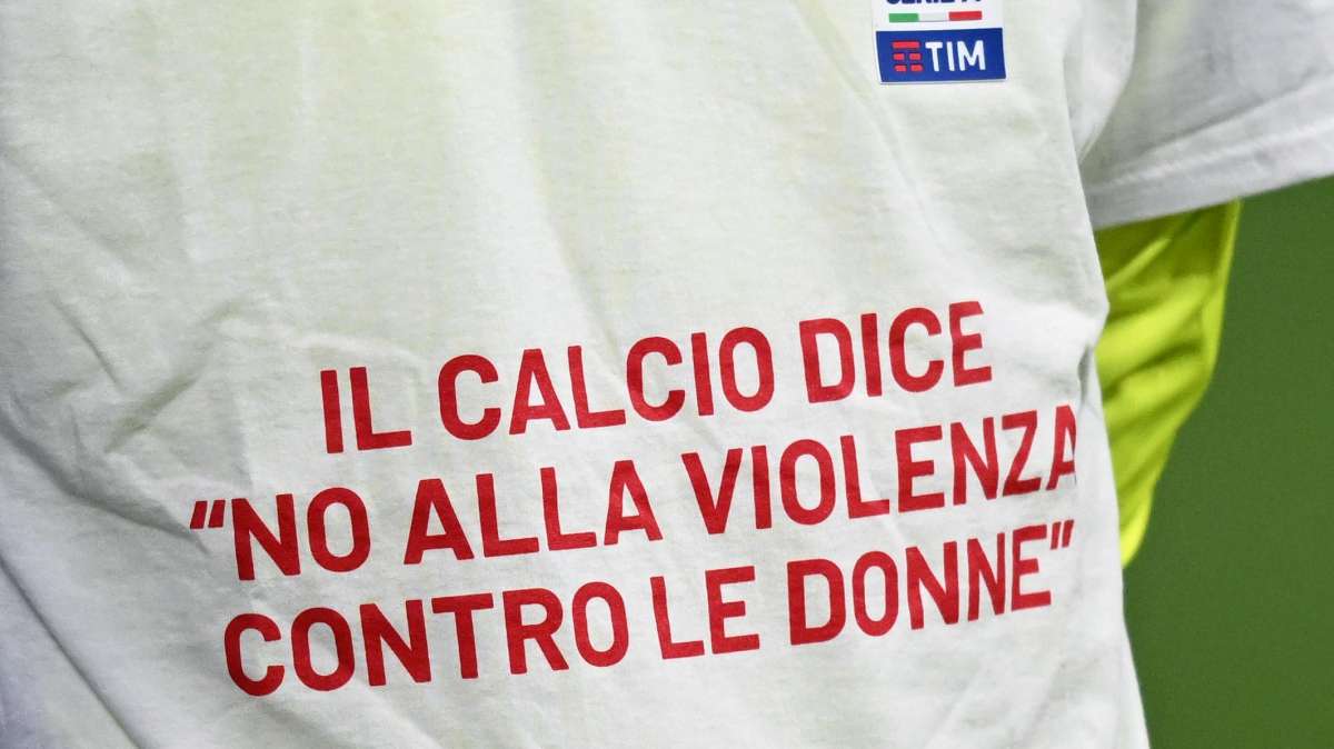 Serie A, un rosso alla violenza: il campionato si mobilita. E intanto FIGC e Lega cercano una via per aiutare la Nazionale