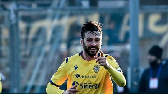 Di Carmine in stato di grazia. Difesa rivedibile. Le pagelle del Verona