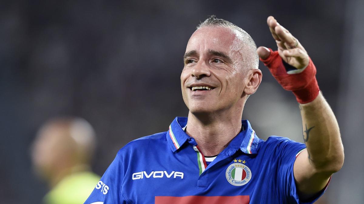 Eros Ramazzotti carica l'Italia: "Gattuso, facci sognare"