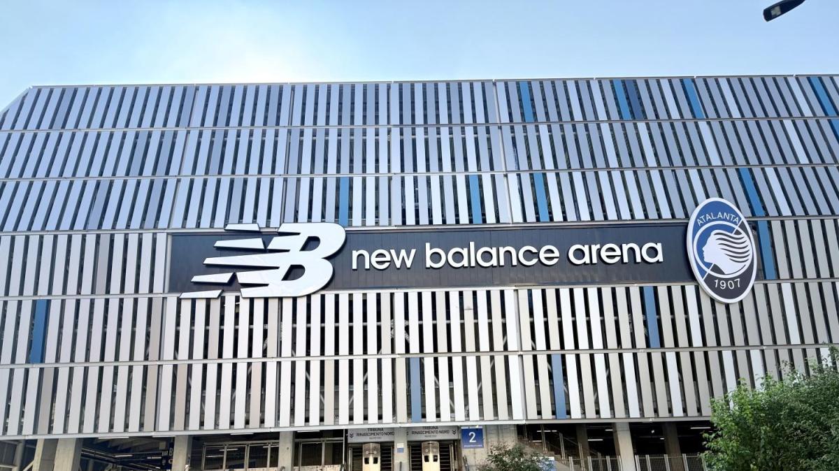 TA - New Balance Arena, completata l’installazione delle nuove insegne anche in Curva Nord