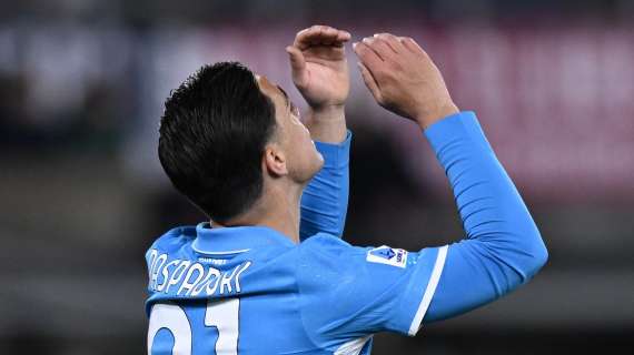 Il Napoli passa a Lecce: altro gol pesante di Raspadori, a segno da calcio di punizione