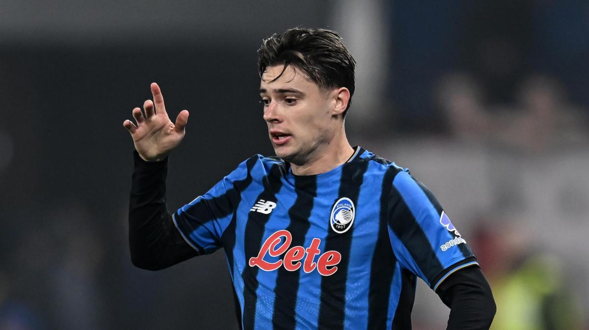 Zalewski, il triangolo (anzi, il quadrilatero) che infiamma Roma: spunta uno striscione e scoppia il caso