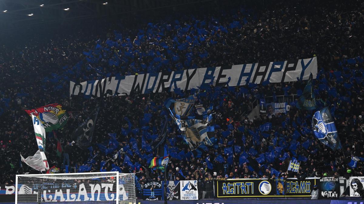 Raspadori in tribuna: primo tifoso alla New Balance Arena