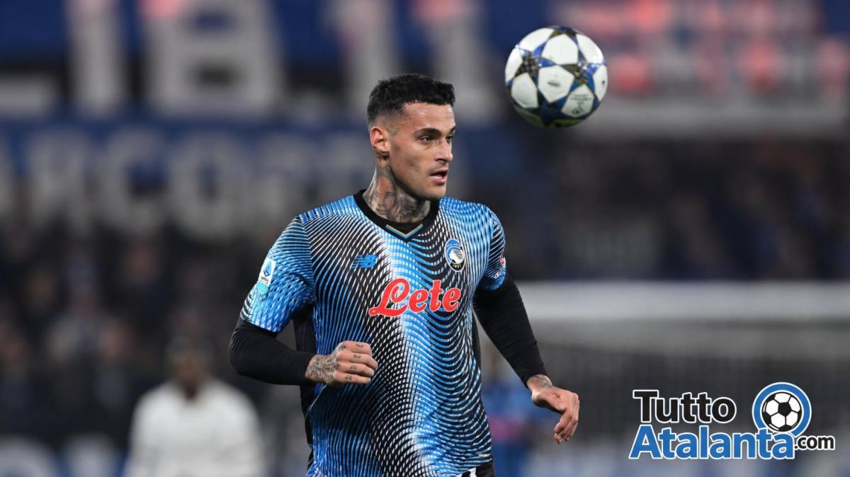 La Dea si veste di luce per il Christmas Match: svelata la quarta maglia. Onde "elettriche" e logo olografico per la sfida al Cagliari