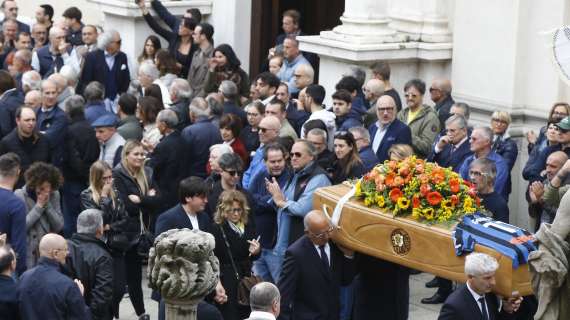 FOTO - L'ultimo saluto a Oliviero Garlini: Bergamo abbraccia il suo bomber
