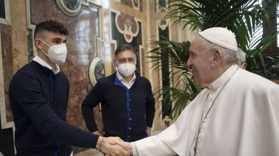 Spezia, forte emozione per l'atalantino Piccoli che incontra il Papa
