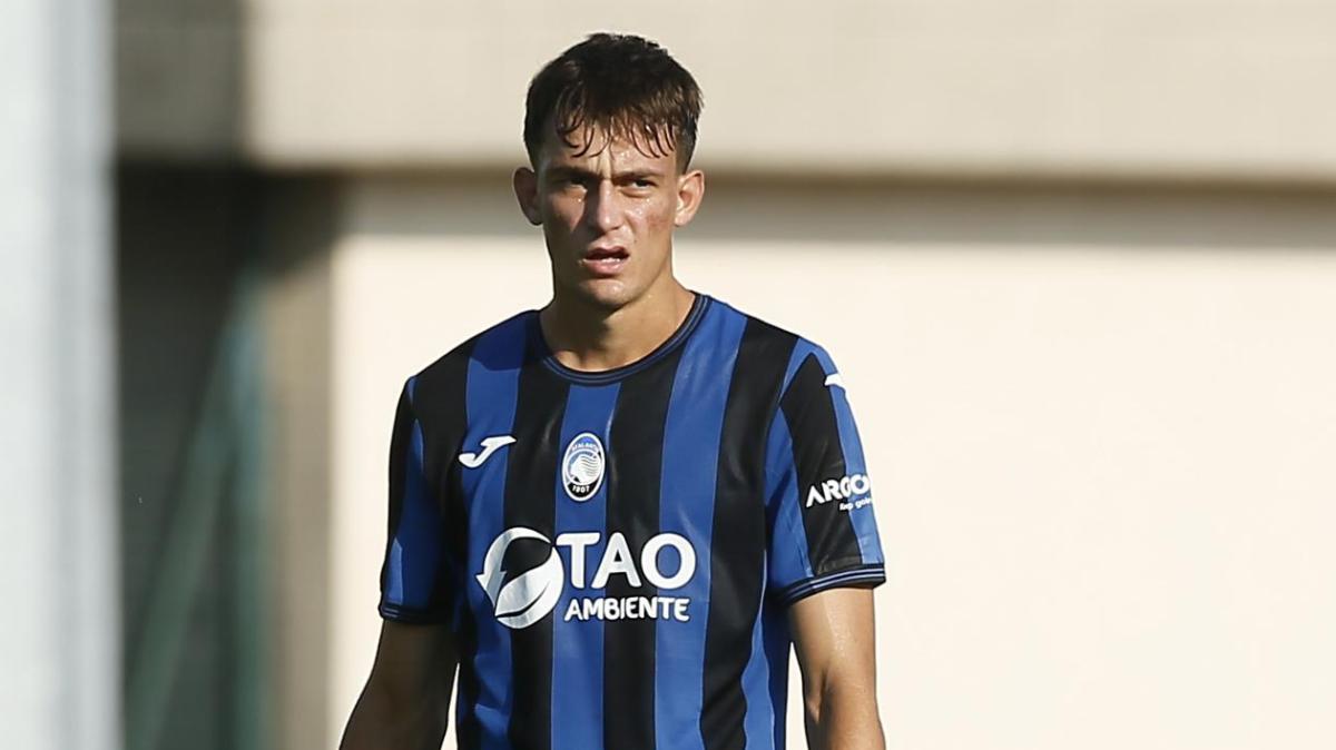 Botta e risposta al Veneziani: Comi rimedia al rigore di Fall. Pugliesi in dieci per un tempo