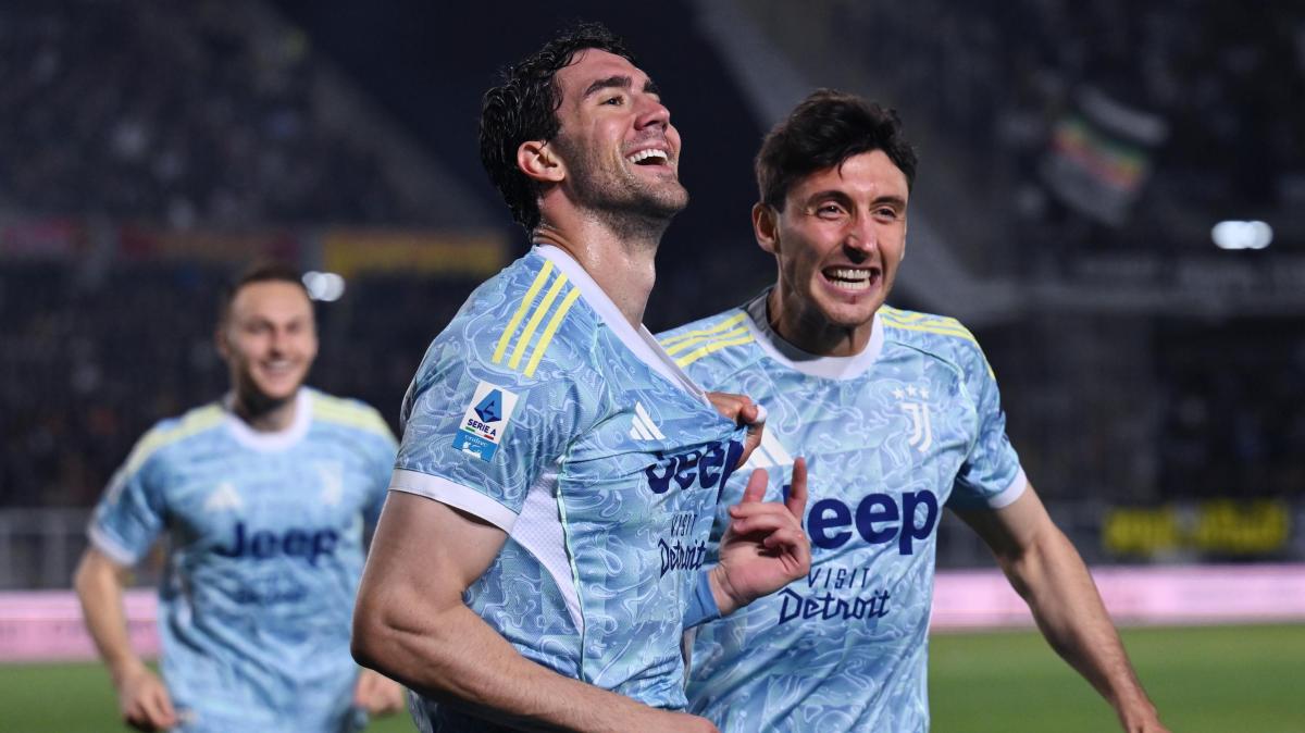 Juve corsara a Lecce: Vlahovic segna subito e abbraccia Spalletti, ma il contratto è in bilico