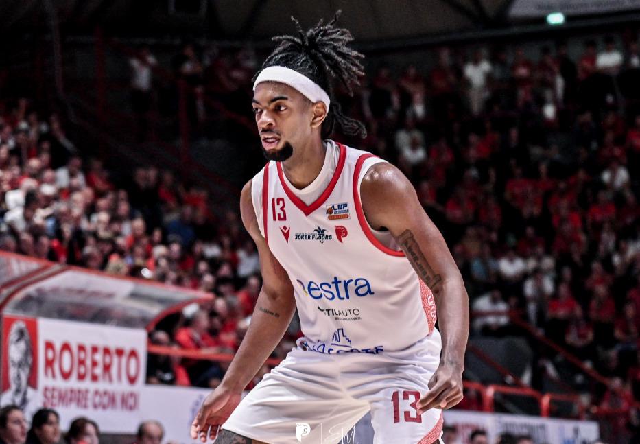 Grave gesto di Knight verso la propria tifoseria dopo Pistoia-Avellino Basket. Ecco la nota del club 