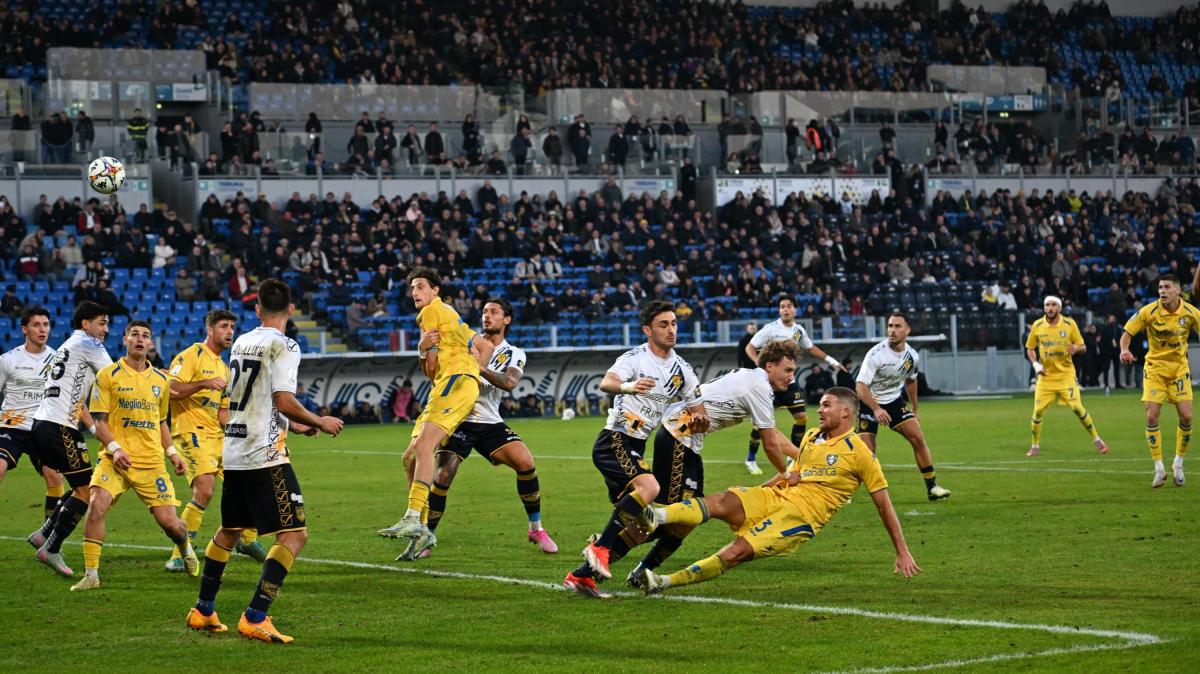 Serie B, Frosinone in vetta: espugnata Pescara (1-2)
