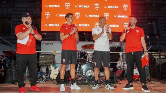 Monza, entusiasmo alla festa in piazza. Mister Bianco: "Abbiamo una fuoriserie, ora sta a noi farla correre"
