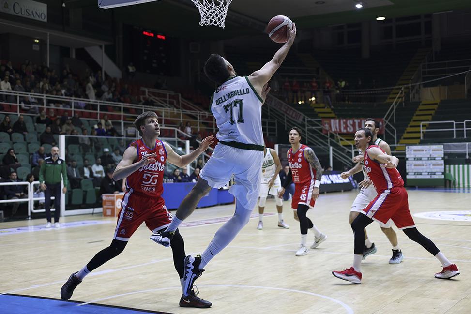 Corazzata Rimini al DelMauro, esordio per coach Di Carlo