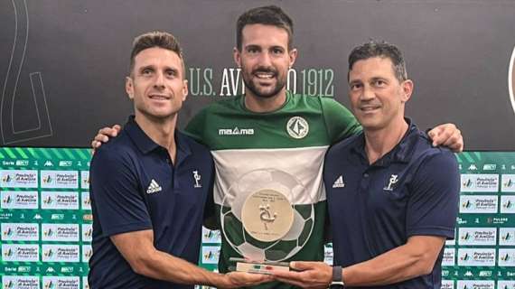 Lescano premiato dall'Assocalciatori come capocannoniere di C