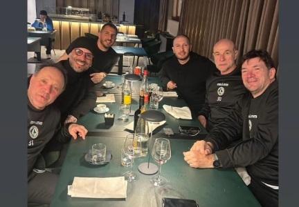 Ballardini e il suo staff, sorrisi a tavola. Da oggi allenamenti a porte chiuse 