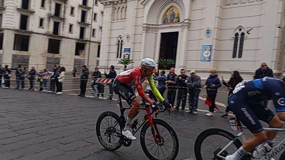 FOTO E VIDEO - Il passaggio del Giro d'Italia per le vie di Avellino